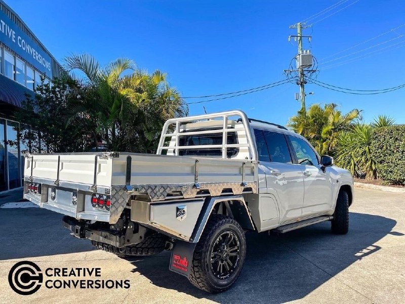 Пикап Toyota LandCruiser 300 by Creative Conversions 2