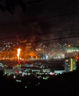 Четыре человека погибли в результате атаки БПЛА в Новороссийске, сообщил губернатор Вениамин Кондратьев.«Также этой ночью в городе пострадали еще 29 человек, трое из них находятся в тяжелом состоянии. Всем сейчас оказывают медицинскую помощь», — написал чи