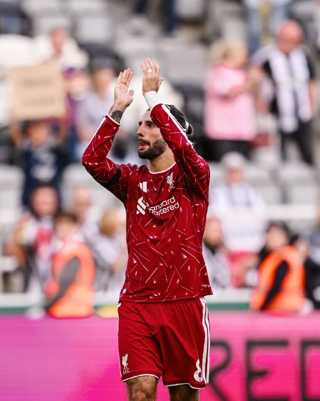 لیورپول ایران | LIVERPOOL: ♦️مقاله جیمز پیرس در مورد لیورپول و ایساک:پنالتی فوقالعادهای که دومینیک سوبوسلای در دقیقه ۹۹ به گل تبدیل کرد، باعث شد