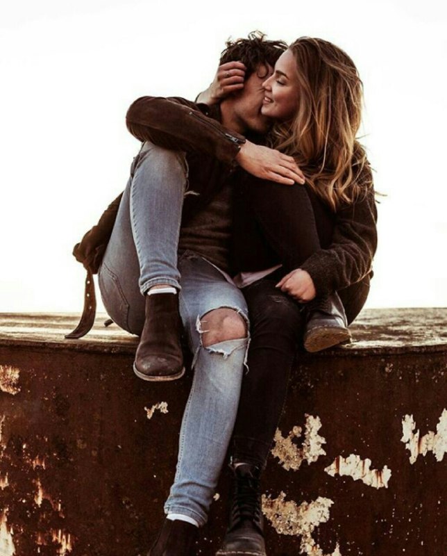 💔 سوزدل 💔: هر "شب"دوست داشتنتشکل دیگری ست یک "شب" میانِ غزل واژه میشود یک "شب" میانِ گریه بغلیک "شب" میانِ خنده سکوتشبت بخیر جان د