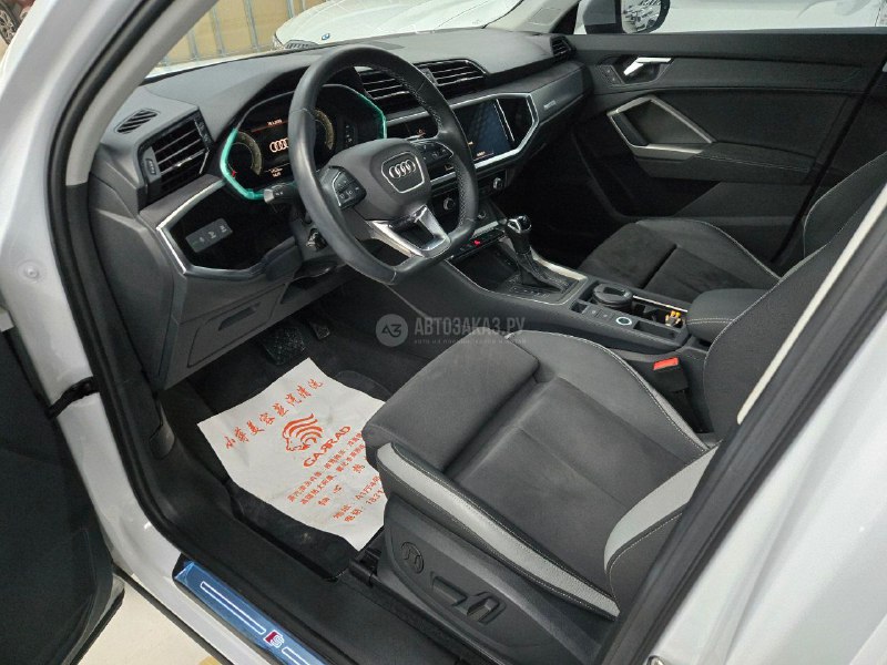 Audi Q3 2022 фото 5
