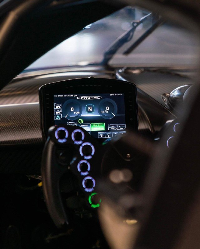Pagani Huayra R и Pagani Zonda R 6