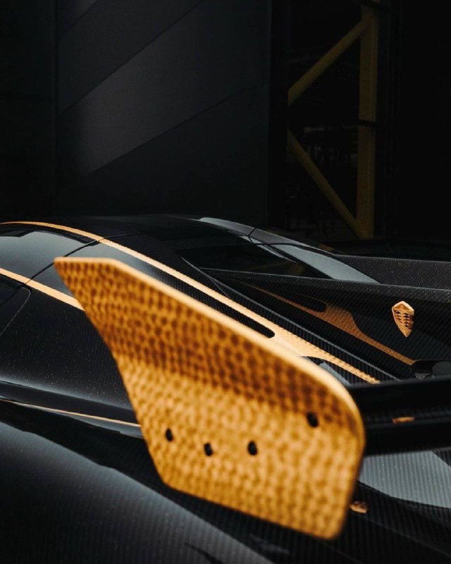 Koenigsegg Jesko с элементами с 24-каратным золотом 5