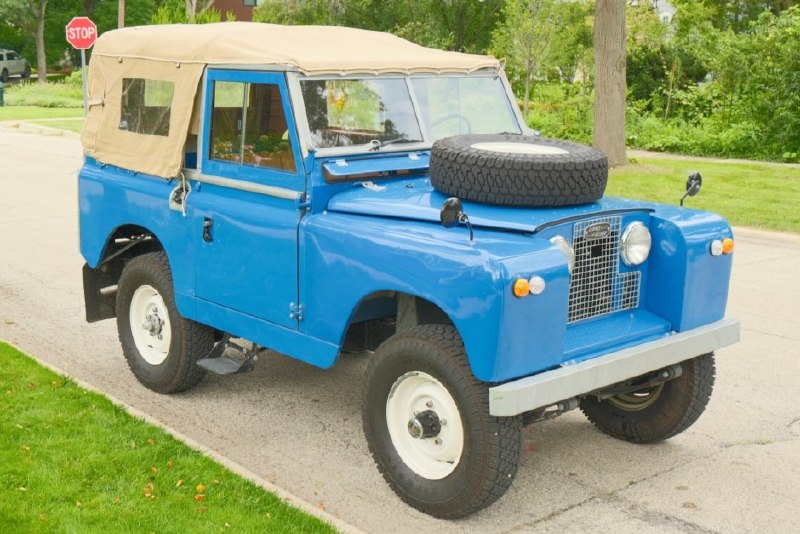Сегодня мы хотим поговорить о редком и интересном экземпляре - Land Rover 88 Ser