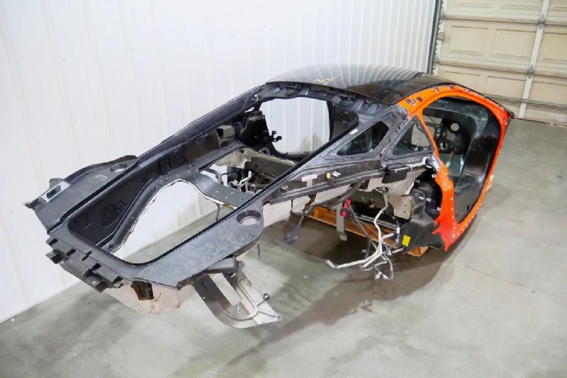 Уже давно не секрет, что суперкары McLaren славится своими лёгкими и прочными углеродными кузовами.  2