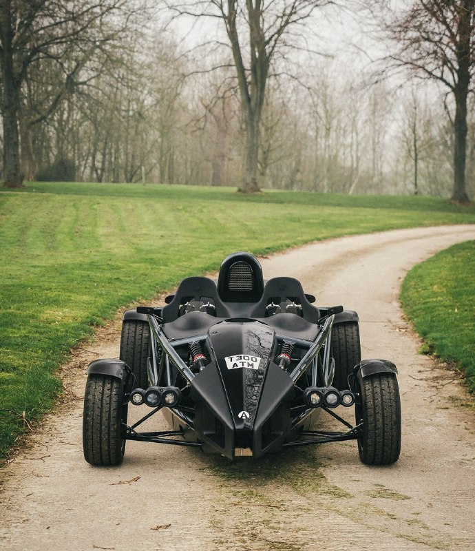 Гоночный болид, разрешенный для использования на д...