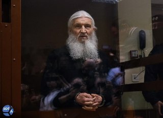 Экс-схиигумена Сергия внесли в список «террористов и экстремистов»Николая Романова — бывшего схиигумена Среднеуральского женского монастыря Сергия — внесли в список как «экстремиста», пишет SOTAvision.В июне 2020 года Сергий со сторонниками захватил Средне