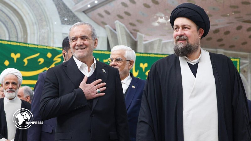 خبرگزاری بین المللی تصویری ایران پرس: 🔴 تجدید میثاق رئیس جمهور با آرمانهای امام راحل (ره)🔹رئیس جمهور و اعضای دولت وفاق ملی، در نخستین روز هفته دولت با حضور