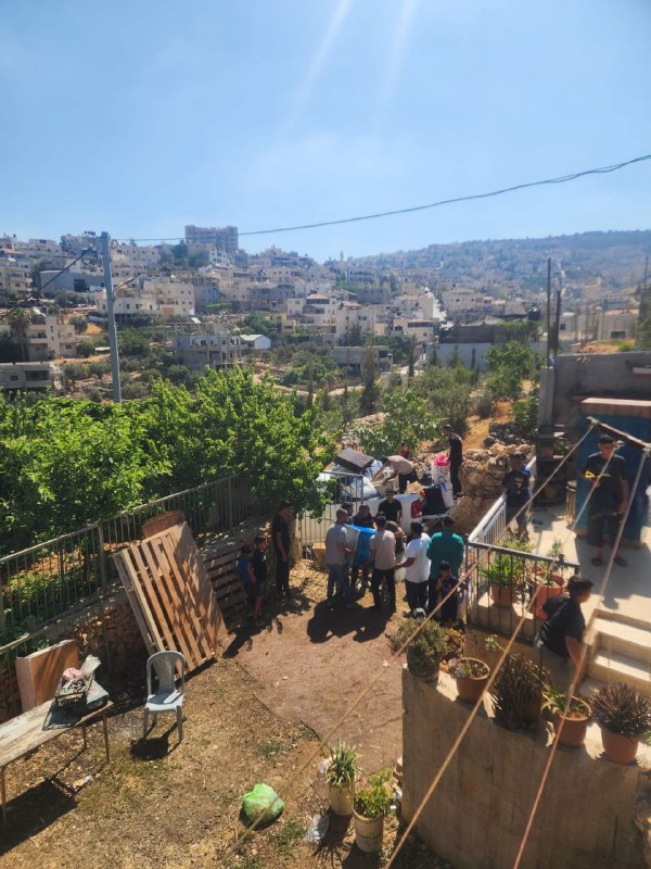 כוחות הכיבוש מסתערים על אזור קרנט אל-דמאס, דרומית לעיירה נחלין, ממערב לבית לחם, ודורשים פינוי מיידי של בתים…