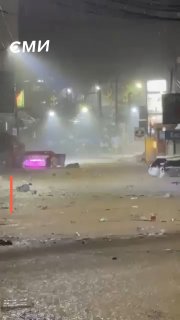גשם זלעפות עוצמתי פקד את פוקט ב-26 באוקטובר. באזור פאטונג, זרימת בוץ ירדה מהר, והציפה בתי מלון, בנייני מגור…