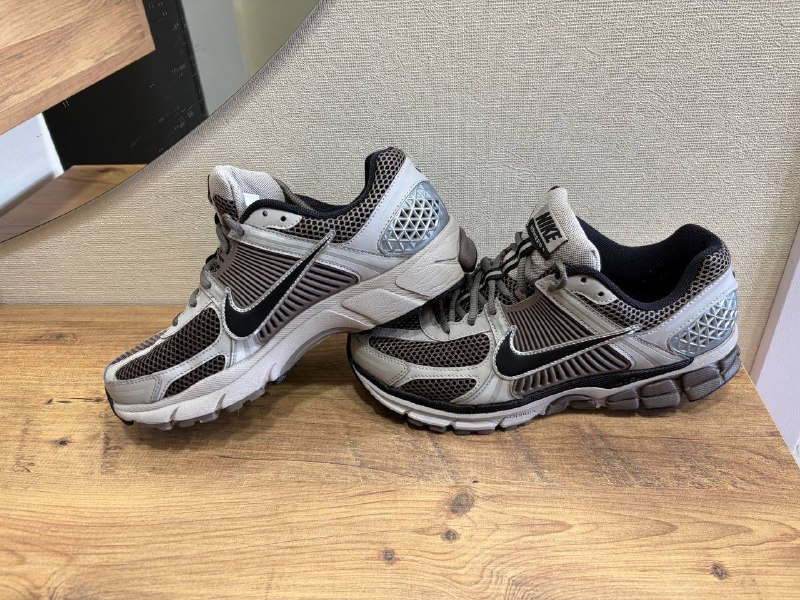 Продам Nike zoom vomero 5