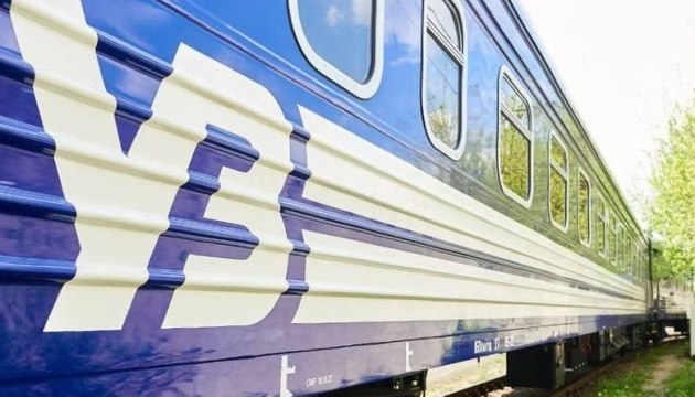 Укрзалізниця тимчасово змінює маршрути низки поїздів через погіршення безпеки на Дніпропетровщині, Харківщині та Запорізькому напрямку