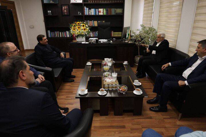 ♨️ اخبـار داغ ایران ♨️: دیدار عارف با معاونان اول دولت‌های پیشین🔹معاون اول رئیس‌جمهوری به مناسبت هفته دولت با معاونان اول دولت‌های گذشته و خانوا