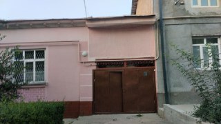 Plot of 4.2 sotok with 16m facade for sale in Uchtepa district, Tashkent