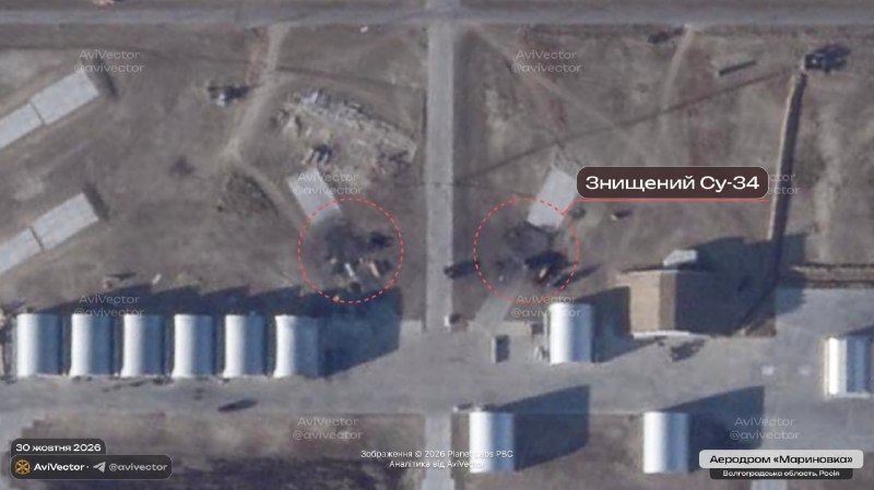 תמונת לוויין של שדה התעופה מרינובקה מקהילת OSINT AviVector, המאשרת את השמדת שני מטוסי סו-34 במהלך התקיפה ב…