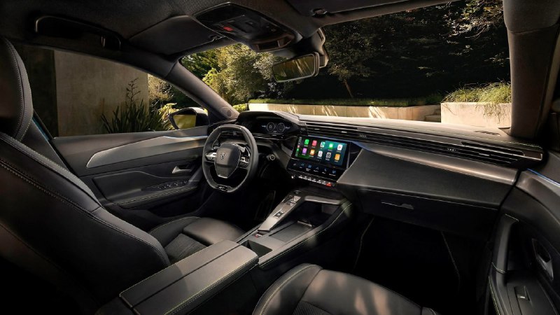 Компания Peugeot обновила универсал и хэтчбек 308 4