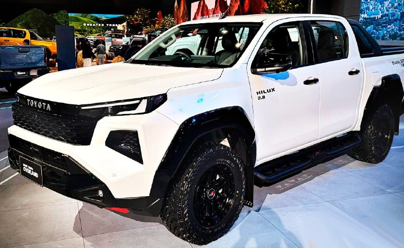 Toyota представила Hilux нового поколения 8