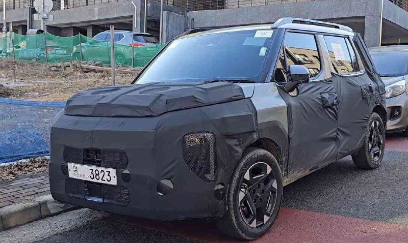 Компания Kia анонсировала новый кроссвэн Syros 3