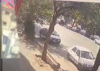 סרטון הפך ויראלי של אדם בתבריז שמחכה לרכב זר שיעבור ברחוב והולך לפגוע בו כדי שיוכל להשיג כסף.