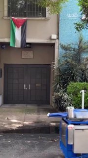 شاب فلسطيني يبيع الطعام الشعبي في شوارع المكسيك