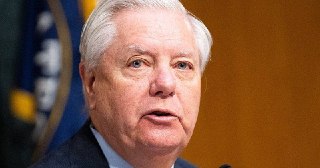 Американский сенатор Линдси Грэм, умер от «непродолжительной и внезапной болезни», сообщается в его соцсетях. Сенатору-республиканцу был 71 год. В России Грэм был включен в перечень террористов и экстремистов Росфинмониторинга.На днях он посетил Украину и 