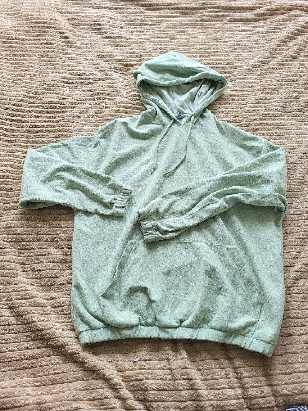 Шапки, лифчики, топы, платья и другие товары — фото 1