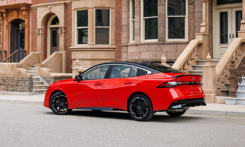 Nissan представил обновленный седан Sentra 3
