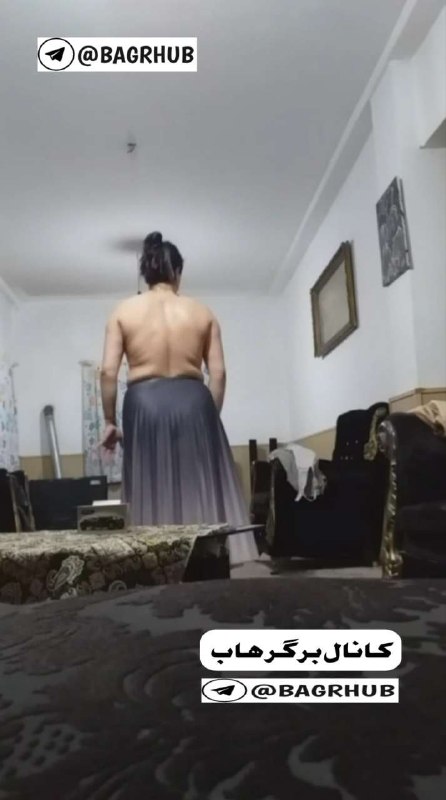 فیلم باز: یه بمببب قا‌یمکی باچـ‌هره براتون گذاشتم😈🔥 پسر‌ه از عمش که داره لـ‌باس عو‌ض مـ‌یکنه فـ‌یلم گر‌فته فرستاده بـ‌بینیم❤️🇮🇷دان