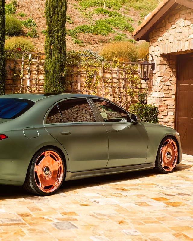 Mercedes S580 на 22-дюймовых дисках 5