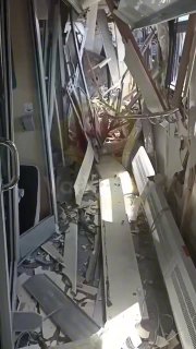 В Крыму в результате атаки поврежден пассажирский поезд дальнего следования Симферополь — Петербург, выяснил @varlamov_news.Глава Крыма ранее сегодня сообщал об атаке на другой поезд — пригородный, следовавший из Азовского в Керчь. Жертвами этого удара, по