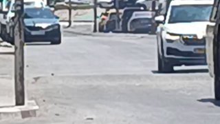 מעקב אחרי הגעת רכבי כיבוש לכיכר אל-ג'אווי, מזרחית לשכם, לכיוון מחנה בלאטה.