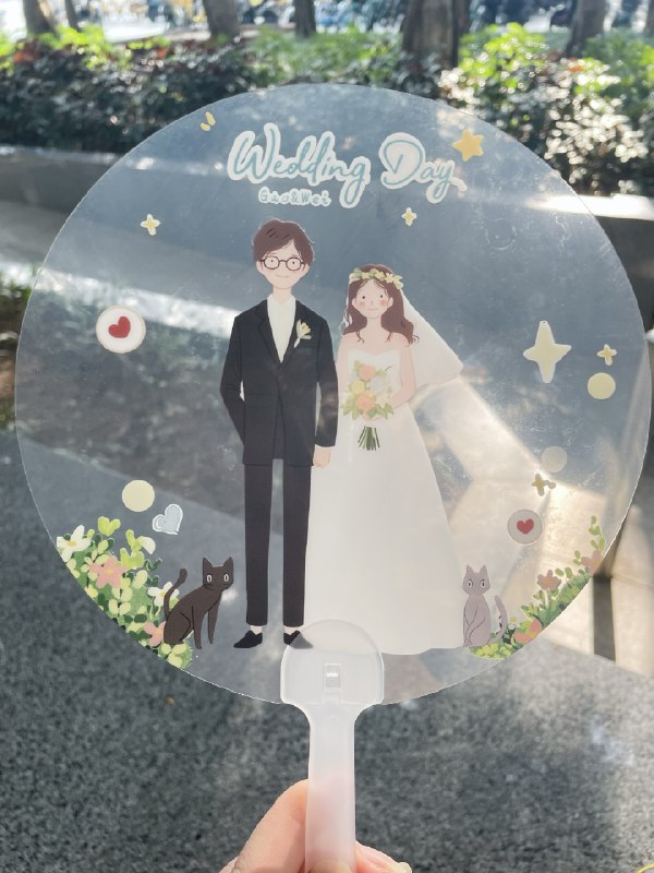 Midjourney在现实生活里的实践🤣做了 婚礼迎宾立牌和小扇子感谢AI 造福手残交互🥲(虽然还是较耗时(调细节)共花了快5小时，而且那时候还木有高清放大，打印店让我重做，还用了topaz，笑鼠#AI的神奇用法Midjourney在现实生活里的实践🤣做了 婚礼迎宾立牌和小扇子感谢AI 造福手残交互🥲(虽然还是较耗时(调细节)共花了快5小时，而且那时候还木有高清放大，打印店让我重做，还用了topaz，笑鼠#AI的神奇用法