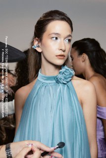 Наушники не могут быть стильным аксессуаром? Внимание на HUAWEI FreeClip 2, которые дебютировали на Парижской неделе моды. Выглядят как серёжки-клипсы, удобно сидят благодаря С-образной форме и играют на все деньги. Плюсом умная регулировка громкости. Техн