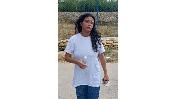 נערה אבודה נמצאה בעיירה אל-הניה, ליד מרכז כוחות יוניפי"ל - הגדוד הסיני. נראה שהיא סובלת מהפרעה נפשית או מוג…