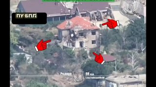 🇷🇺🇺🇦️ - צנחנים של הדיוויזיה המוטסת של המשמר ה-98 של רוסיה זיהו והשמידו תחנת בקרה של מל"ט אוקראינית בצד…