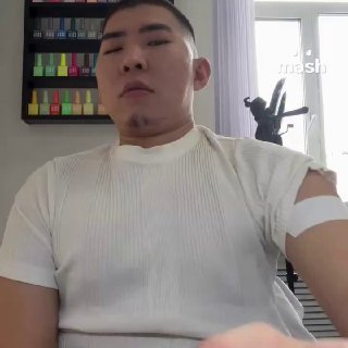 Боец СВО из Бурятии стал мастером по ноготочкам после ранения на фронте — теперь делает девочкам на руках красивое, расписывает рисунками и творит искусство. Mash вдохновляющий с историей, что никогда не поздно найти себя. 27-летний Хэшэгтэ служил штурмови