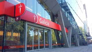 В Аргентине банк Galicia начал закрывать счета россиянам, украинцам и белорусам. Почти 500 человек готовят коллективный искАргентинский банк Galicia с конца октября начал без предупреждения закрывать счета россиян, украинцев и белорусов, переехавших в стра