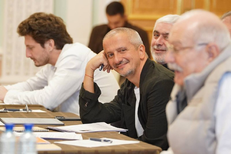 Богомолову не дали стать ректором во МХАТе и теперь будет преподавать в Академии