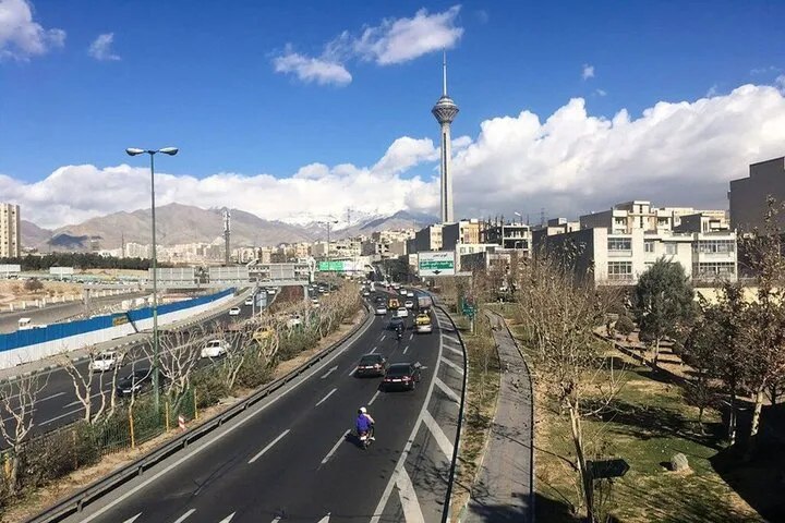 روزنامه ایران: ⭕ کاهش دمای تهران طی امروز و فردااداره کل هواشناسی استان تهران:🔹️با عبور موج ناپایداری از منطقه، از جمعه تا دوشنبه (۳۰ م