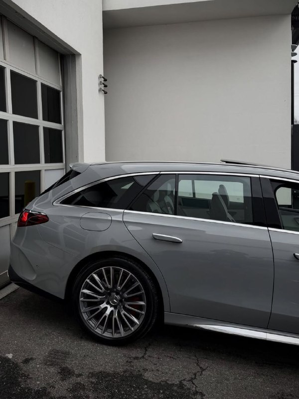Новый Mercedes Benz E53 AMG Estate 4MATIC+ с 3,0-литровым 6-цилиндровым рядным двигателем мощностью  2