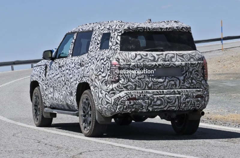 Mitsubishi вывел на тесты новый Pajero 3