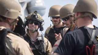 מפקד פיקוד מרכז ארה"ב (CENTCOM) אדמירל בראד קופר פרסם עדכון וידאו בעקבות נסיעתו לאזור בו צפה בפעולות של ארה…
