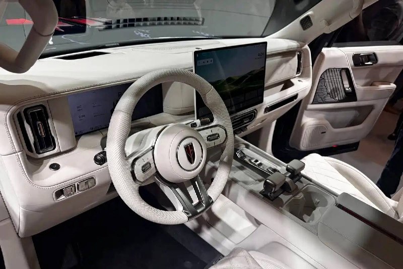 Hongqi представил большой рамный внедорожник 3