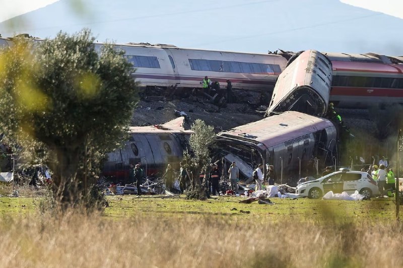 לפחות 50 בני אדם נהרגו וכ-179 נפצעו לאחר ששתי רכבות מהירות התנגשו ליד אורדה, מחוז טולדו, במדריד הספרדית. קו…