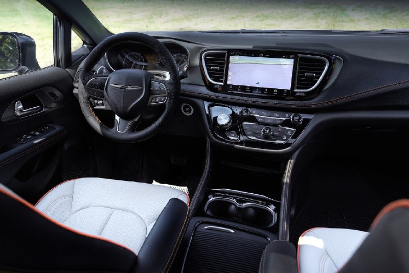 Chrysler готовит внедорожный минивэн Pacifica 3