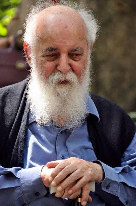خانه فرهنگ (علی‌اکبر قاسمی گل‌افشانی): 🔹۱۹ مرداد ۱۴۰۱ بود که استاد امیرهوشنگ ابتهاج، شاعر برجسته معاصر ایران، به دیار باقی پر کشید و رفت. امروز چهار سال از آن 