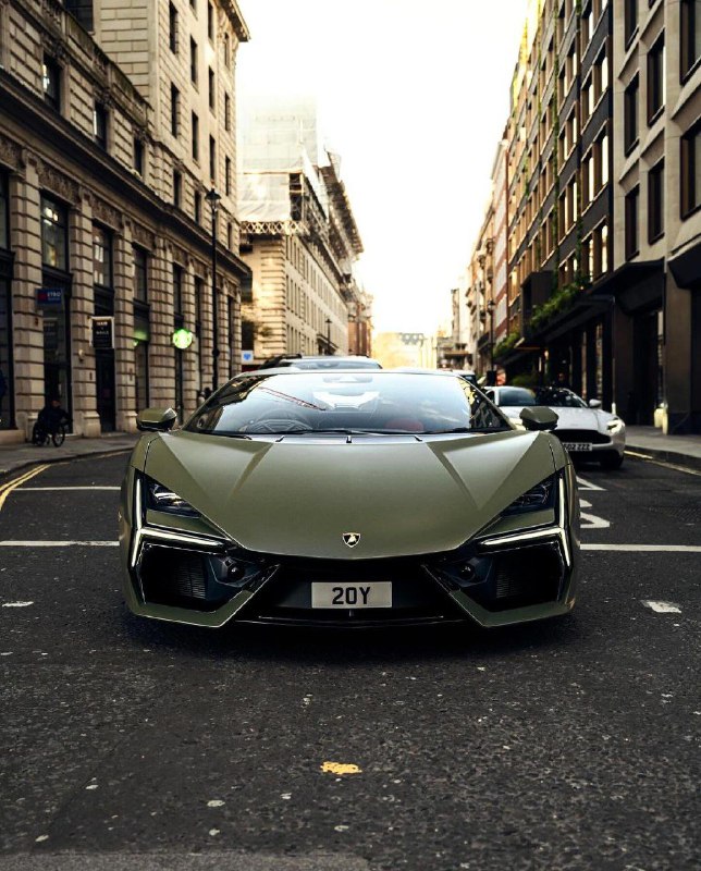 Lamborghini Revuelto 7