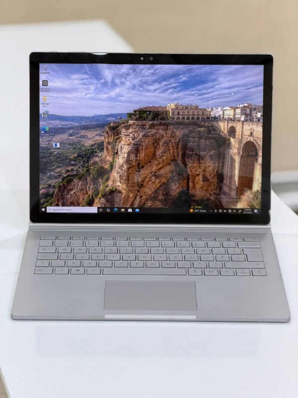 لپتاپ استوک ارزان به قیمت عمده: 💻 Microsoft Surface Book 1⚙️ CPU: Intel Core i5-6200U🧩 RAM: 8GB💾 SSD: 128GB🎮 GPU: Intel HD Graphics🖥 Display: 13.3” 2K T