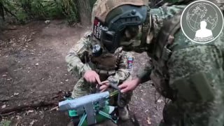 לוחמה אלקטרונית לא עזרה: כטב"מ FPV השמיד אקדח מתנייע קראב פולני מפעילי גדוד התותחנים המתנייע ה-275 של קבוצת…