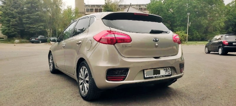 Продам kia ceed jd (рестайлинг), комплектация prestige!
🔥Цена: 1 250 000 ₽🔥
Год выпуска: 2015
Пробег: 84 300 км
Двигатель: 1.6 л
Кпп: робот
Я собственник (в наличии 2 ключа)
Комплектация (предмаксимальная):
Автомобиль оснащен всем необходимым для комфортных поездок:
Салон: бежевая кожа (вставки на сиденьях и дверные карты).
Комфорт: мульти руль, бесключевой доступ, кнопка start/stop, климат-контроль, круиз-контроль, стекооподьемники перед. , зад.
Зимний пакет: подогрев передних сидений, руля, боковых зеркал, лобового и заднего стекол.
Мультимедиа: голосовое управление, громкая связь, cd, usb, aux.
Дополнительно: подрулевые лепестки, охлаждаемый бардачок, линзованная оптика, бортовой компьютер, электроскладывание зеркал.
Задиров в двигателе нет !!!
В машине есть всё, кроме панорамы и электроручника. Технически исправна, готова к эксплуатации.
Место осмотра: г. Зугрэс / г. Харцызск.
Телефон: +7 (949) 389-20-39
📞 🇷🇺 Звоните: +79493892039 - фотография - 5